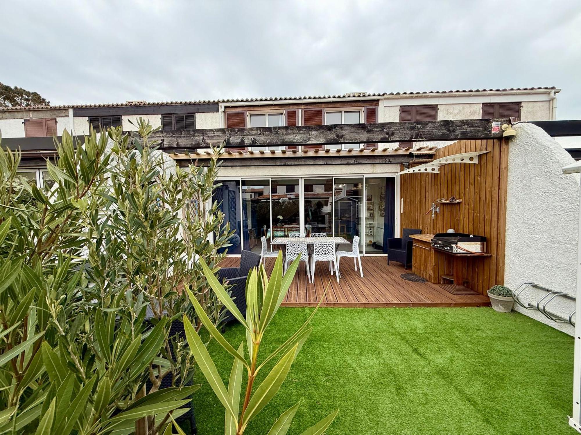 Maison Avec Jardinet Proche Et Parking - Fr-1-652-58 * Saint-Jean-de-Monts
